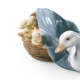 Sculptura din portelan, Ducklings by Juan Huerta - LLADRO Sculptura din portelan, Ducklings by Juan Huerta - LLADRO