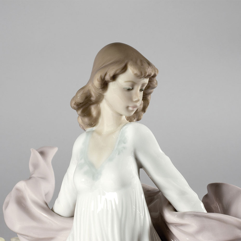 Statueta din portelan, Spring Splendor by Regino Torrijos - LLADRO Statueta din portelan, Spring Splendor by Regino Torrijos - LLADRO