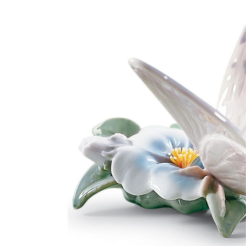 Sculptura fluture din portelan, Refreshing Pause by Dept. Diseno y Decoracion - LLADRO Sculptura fluture din portelan, Refreshing Pause by Dept. Diseno y Decoracion - LLADRO