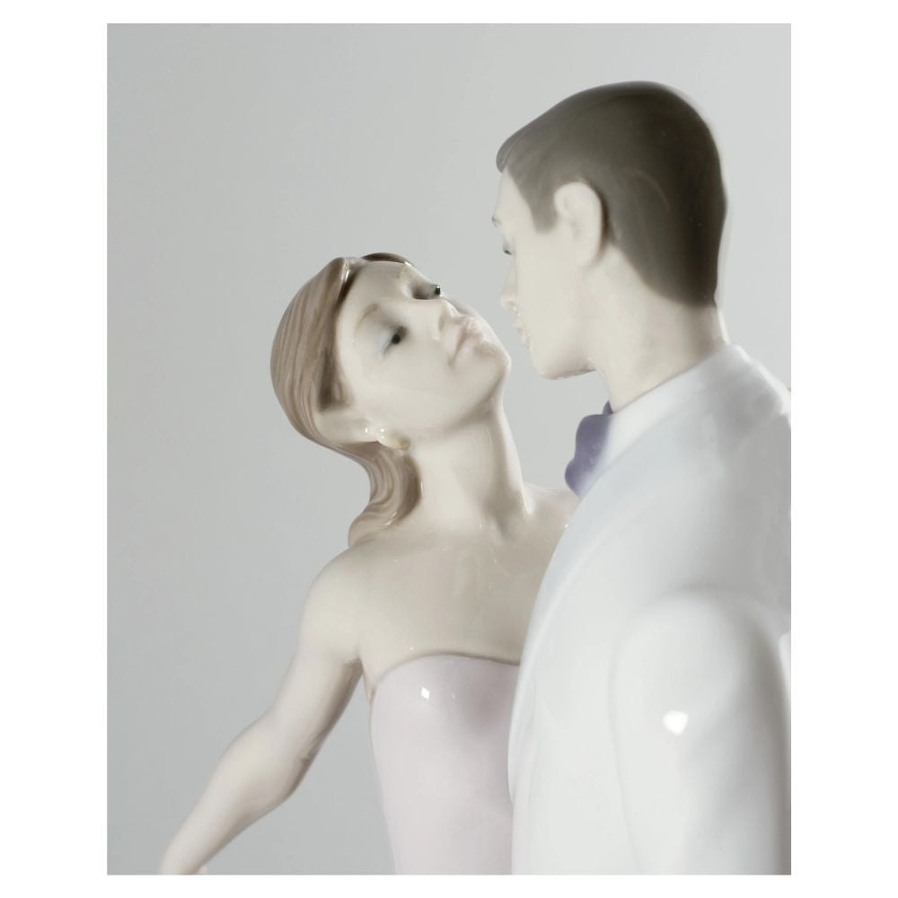 Statueta cuplu Happy Anniversary by Jose Puche - LLADRO Statueta cuplu Happy Anniversary by Jose Puche - LLADRO