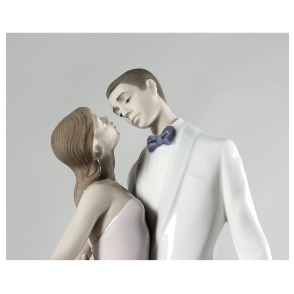 Statueta cuplu Happy Anniversary by Jose Puche - LLADRO Statueta cuplu Happy Anniversary by Jose Puche - LLADRO