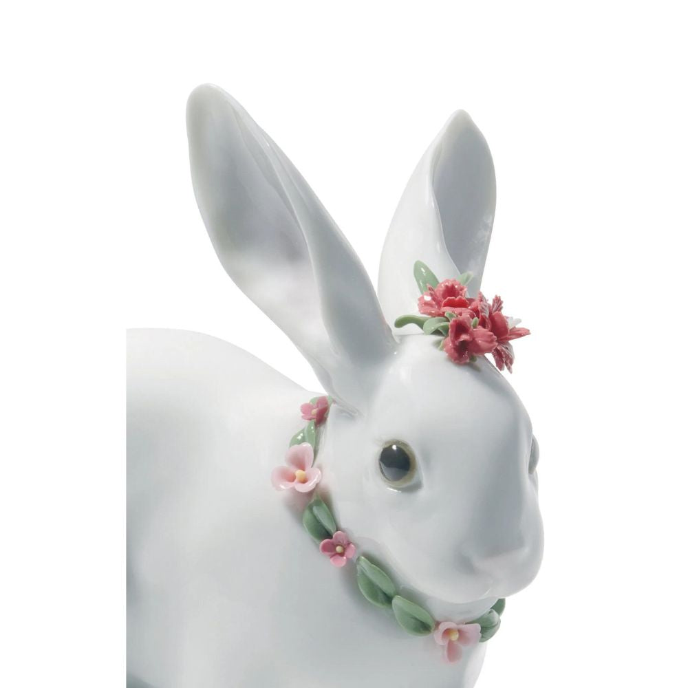 Sculptura din portelan, Attentive Bunny by Fulgencio Garcia - LLADRO Sculptura din portelan, Attentive Bunny by Fulgencio Garcia - LLADRO