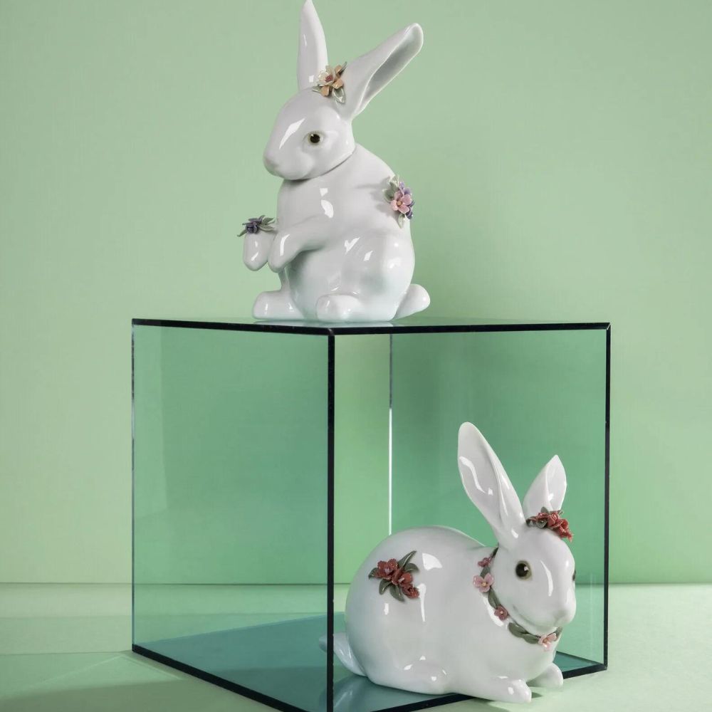 Sculptura din portelan, Attentive Bunny by Fulgencio Garcia - LLADRO Sculptura din portelan, Attentive Bunny by Fulgencio Garcia - LLADRO