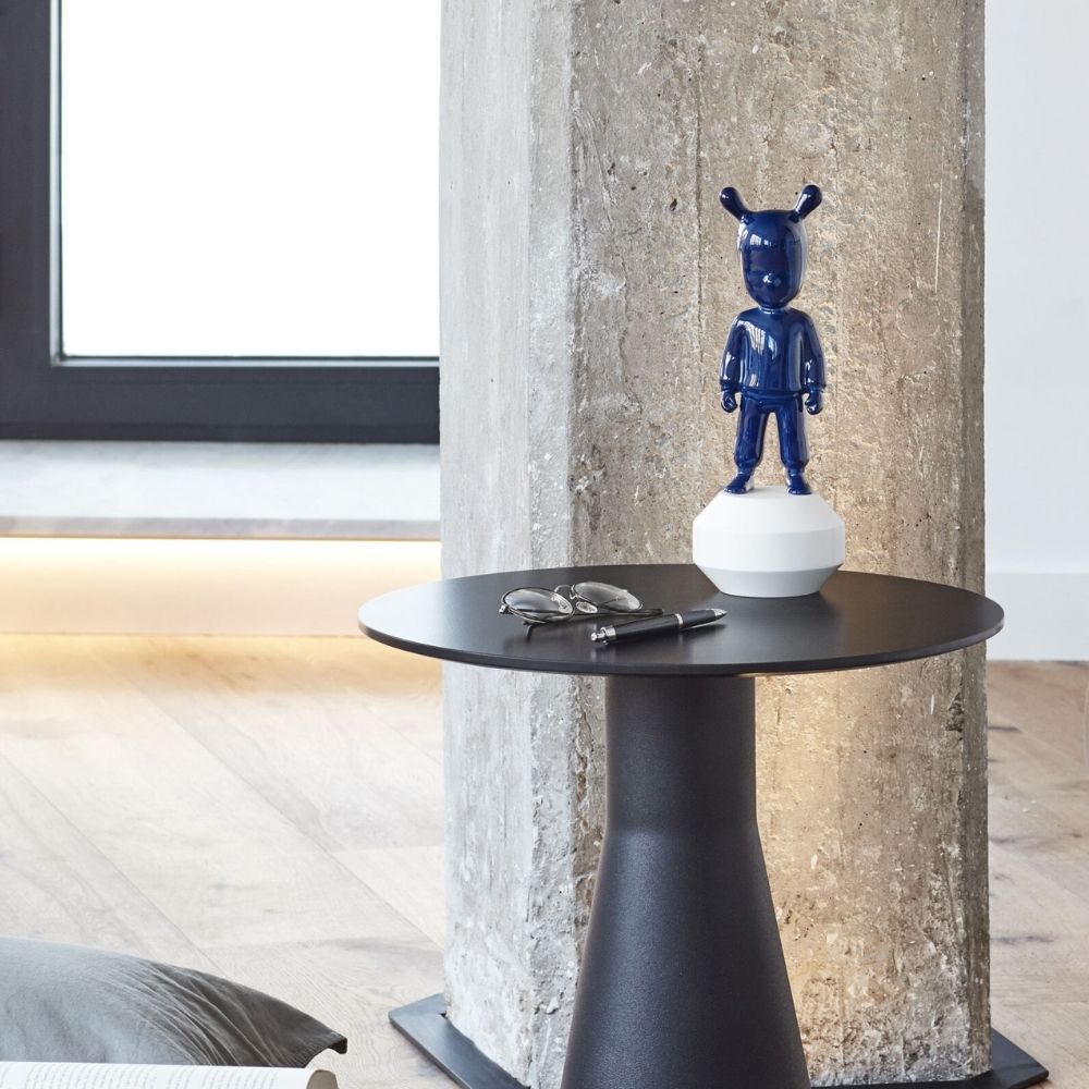 Sculptura din portelan, 30 cm, The Dark Blue Guest by Jaime Hayon - LLADRO Sculptura din portelan, 30 cm, The Dark Blue Guest by Jaime Hayon - LLADRO