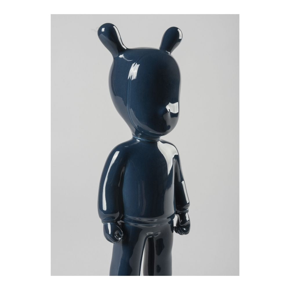 Sculptura din portelan, 30 cm, The Dark Blue Guest by Jaime Hayon - LLADRO Sculptura din portelan, 30 cm, The Dark Blue Guest by Jaime Hayon - LLADRO