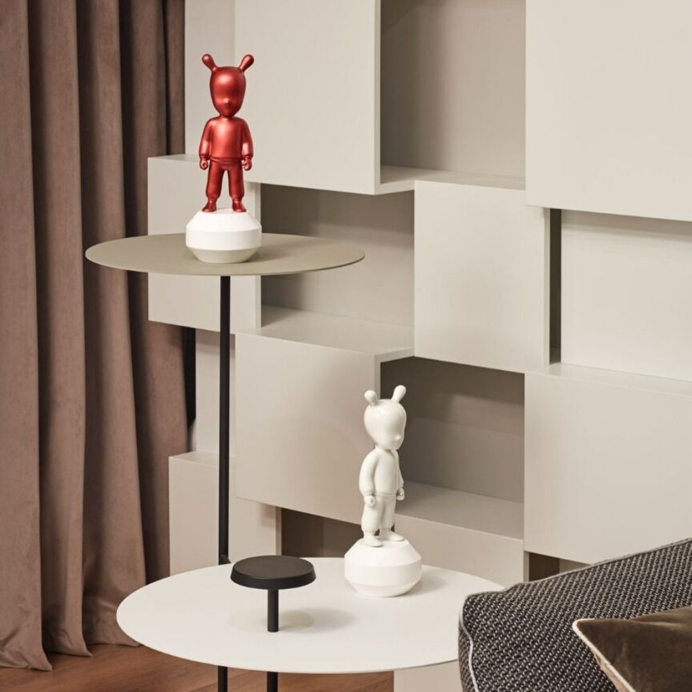 Sculptura din portelan, 30 cm, The Metallic Red Guest by Jaime Hayon - LLADRO Sculptura din portelan, 30 cm, The Metallic Red Guest by Jaime Hayon - LLADRO