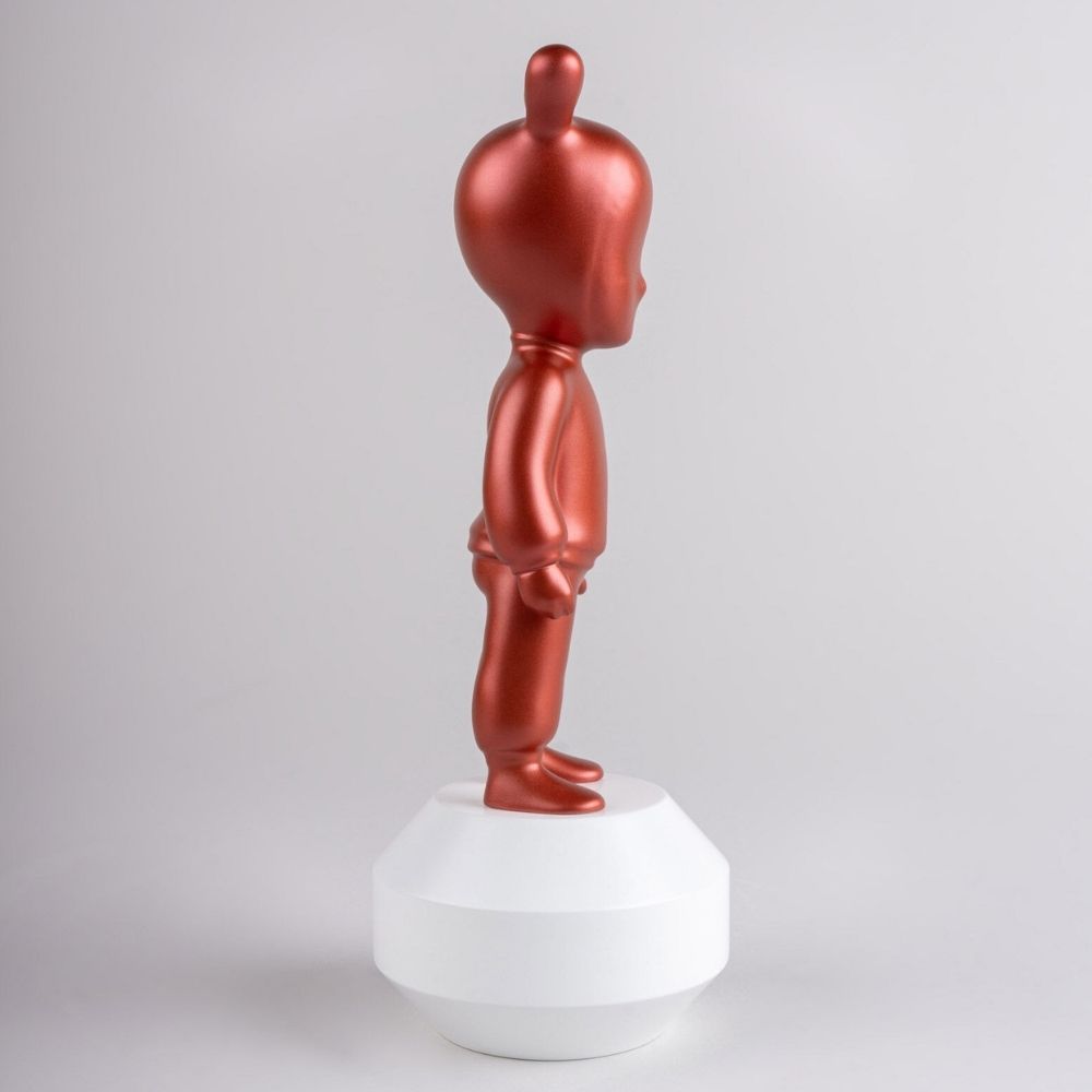 Sculptura din portelan, 30 cm, The Metallic Red Guest by Jaime Hayon - LLADRO Sculptura din portelan, 30 cm, The Metallic Red Guest by Jaime Hayon - LLADRO