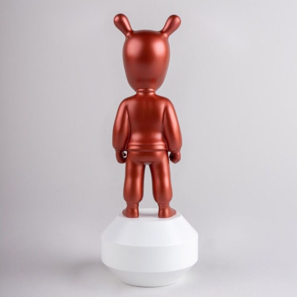 Sculptura din portelan, 30 cm, The Metallic Red Guest by Jaime Hayon - LLADRO Sculptura din portelan, 30 cm, The Metallic Red Guest by Jaime Hayon - LLADRO