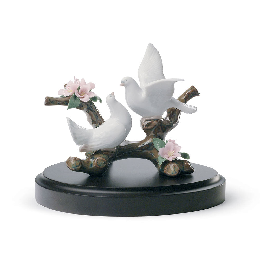 Sculptura din portelan, Doves on a cherry tree by Francisco Cuesta - LLADRO Sculptura din portelan, Doves on a cherry tree by Francisco Cuesta - LLADRO