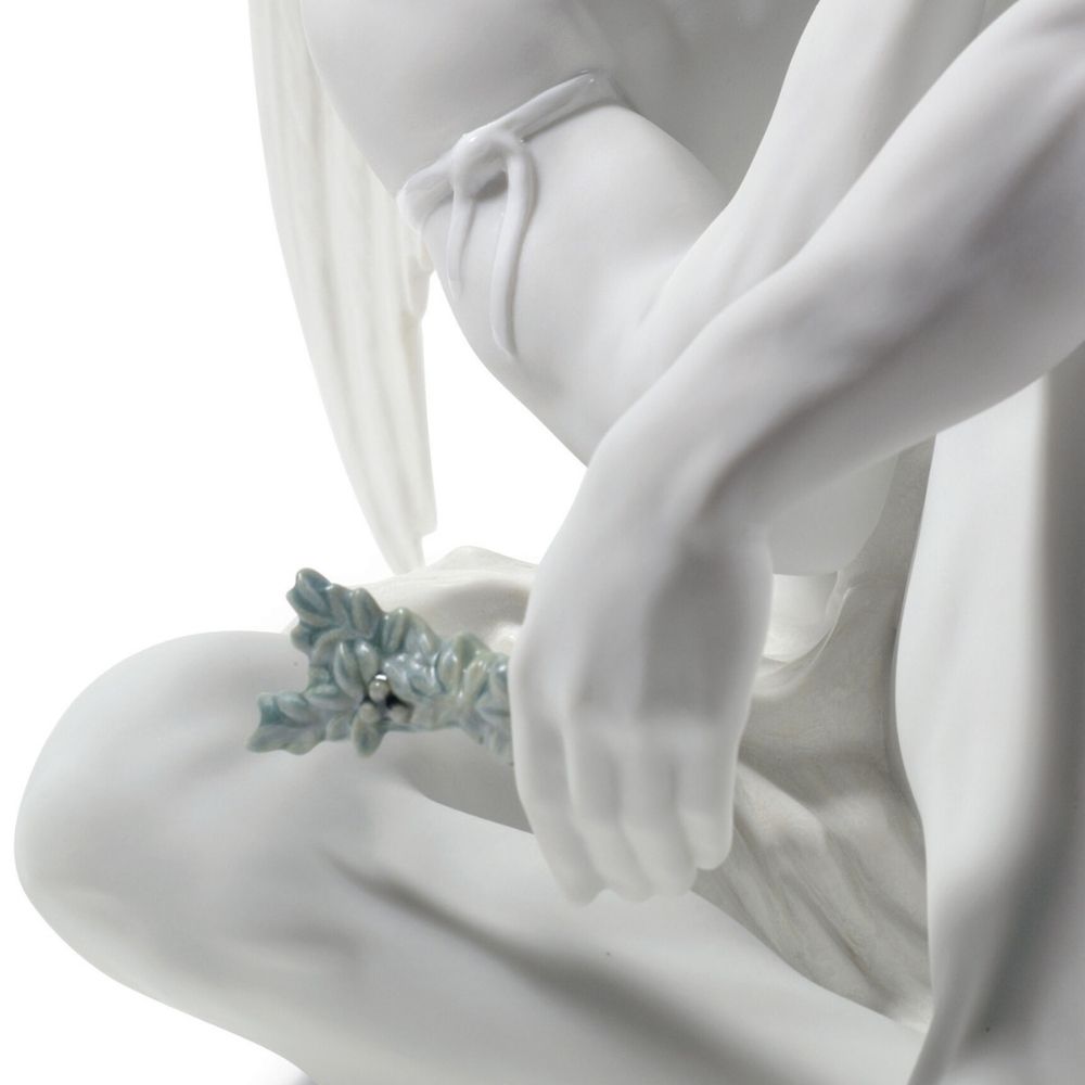 Sculptura din portelan, Protective Angel by Ernest Massuet - LLADRO Sculptura din portelan, Protective Angel by Ernest Massuet - LLADRO