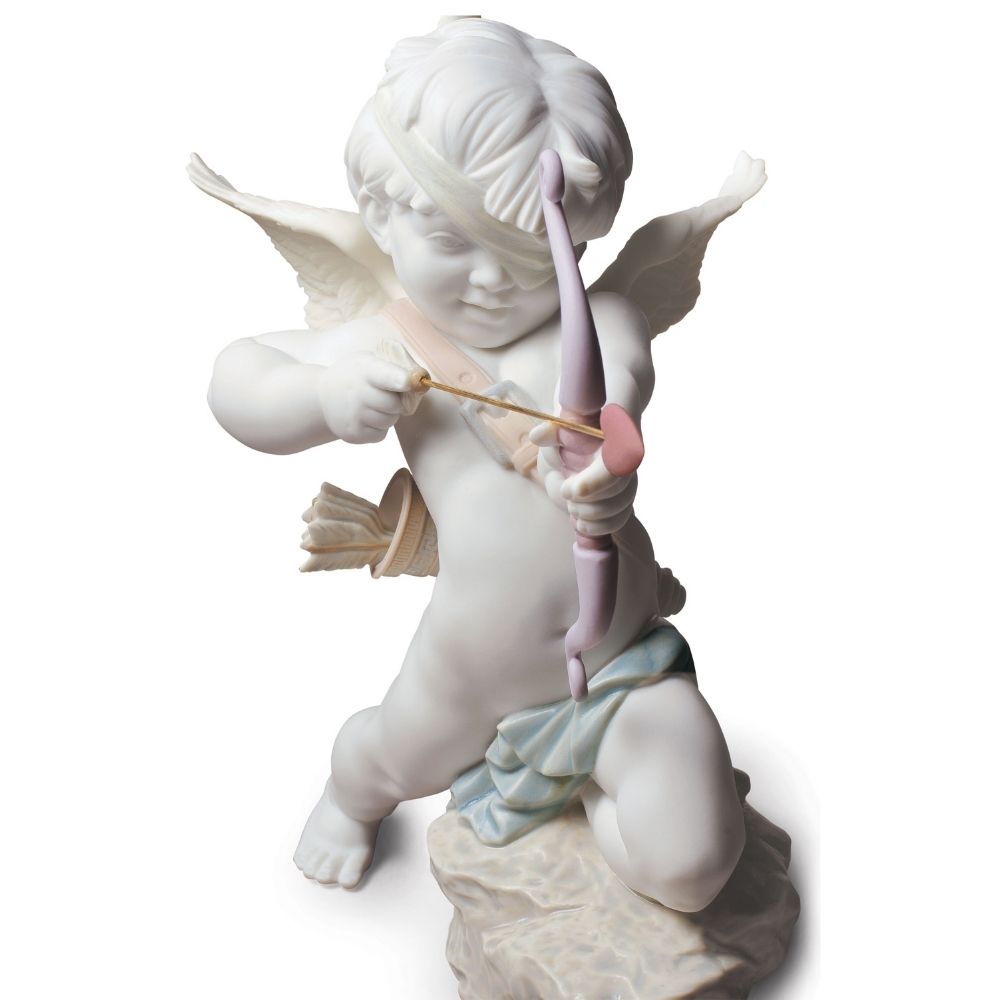 Sculptura din portelan, Straight to the Heart by Jose Luis Santes - LLADRO Sculptura din portelan, Straight to the Heart by Jose Luis Santes - LLADRO