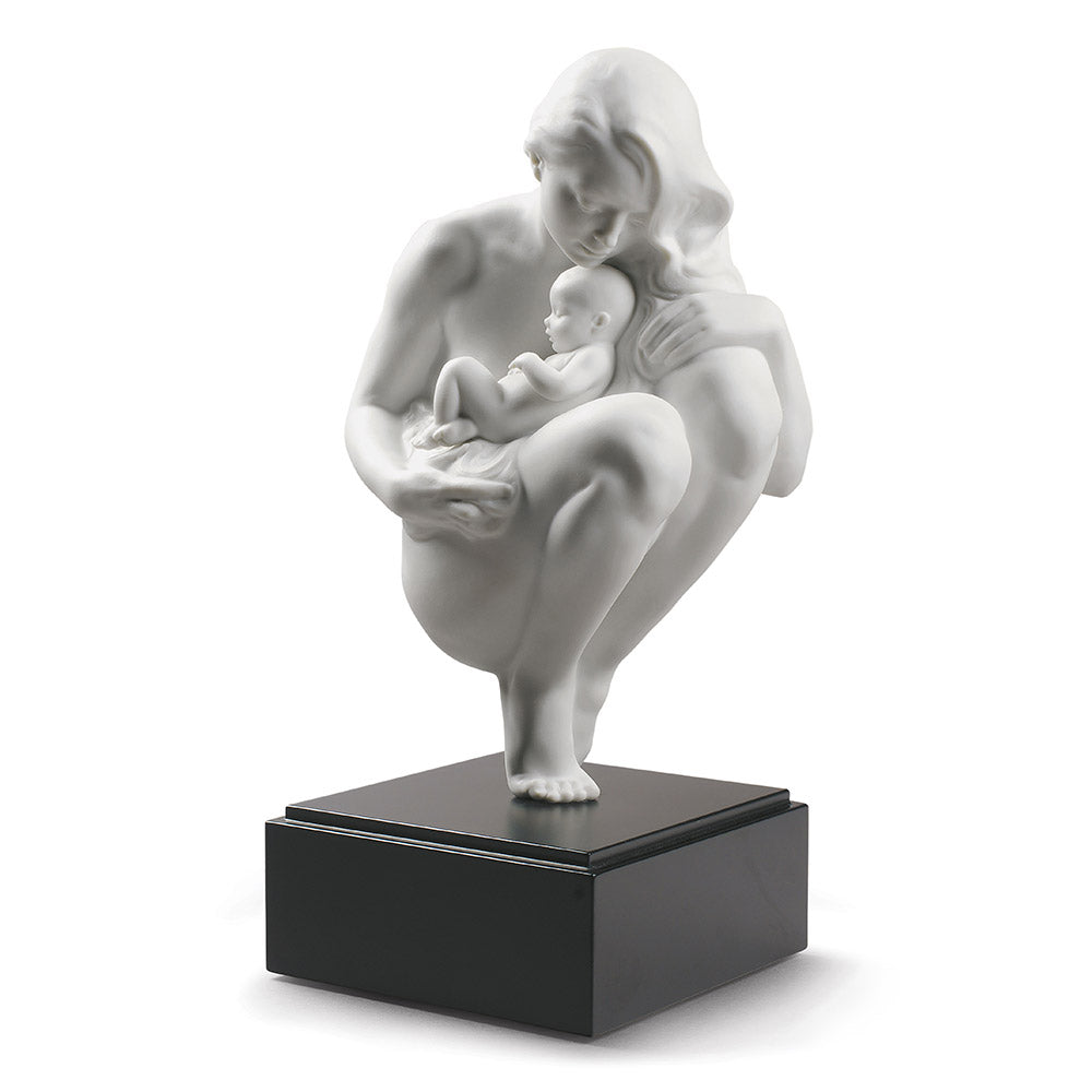 Sculptura Loves Bond Mother by Raul Rubio - LLADRO Sculptura Loves Bond Mother by Raul Rubio - LLADRO