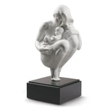 Sculptura Loves Bond Mother by Raul Rubio - LLADRO Sculptura Loves Bond Mother by Raul Rubio - LLADRO