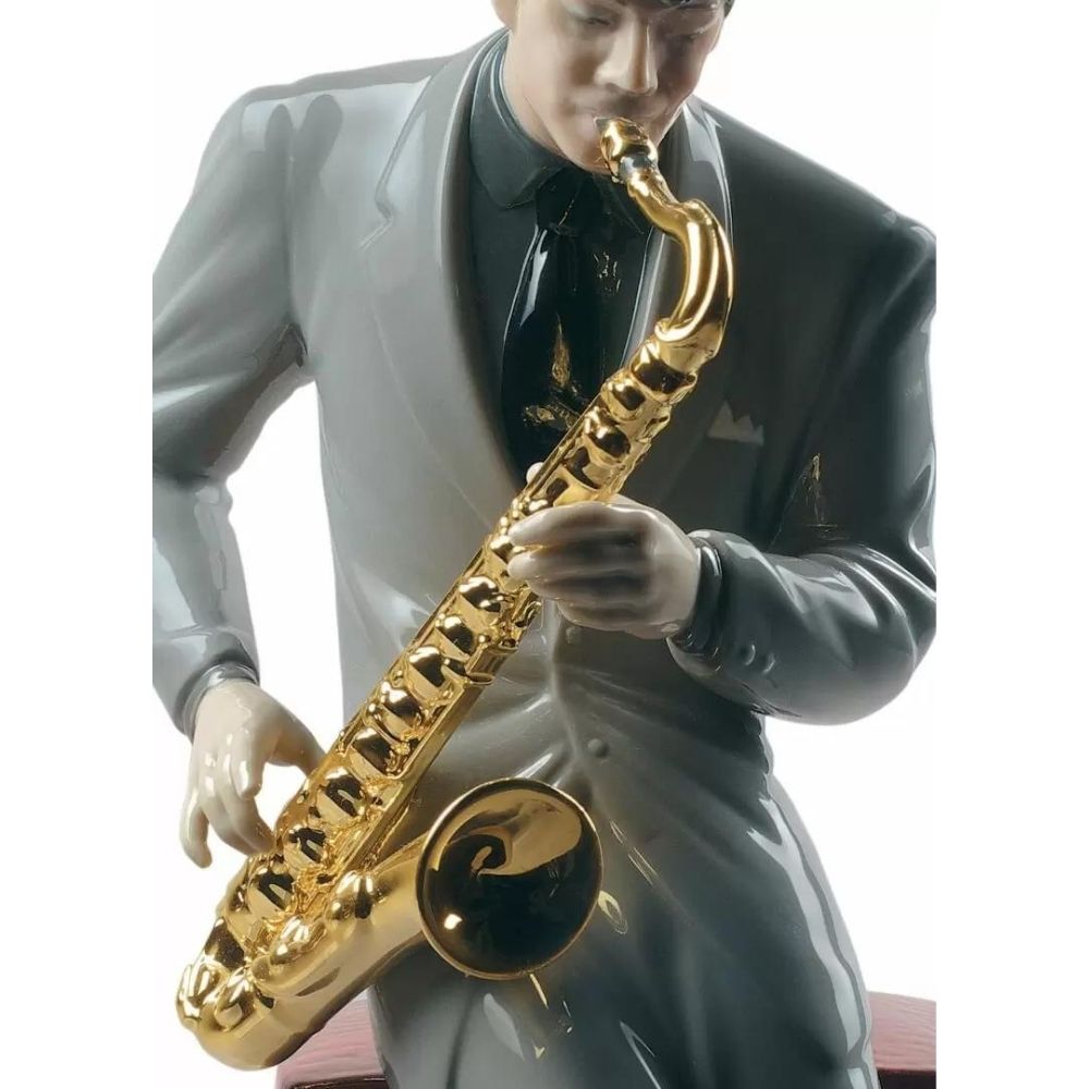 Sculptura din portelan, Jazz Saxophonist by Jose Luis Santes - LLADRO Sculptura din portelan, Jazz Saxophonist by Jose Luis Santes - LLADRO