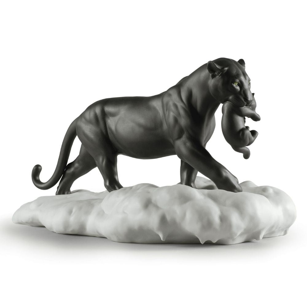 Sculptura din portelan, Pantera neagra cu pui by Ernest Massuet - LLADRO Sculptura din portelan, Pantera neagra cu pui by Ernest Massuet - LLADRO