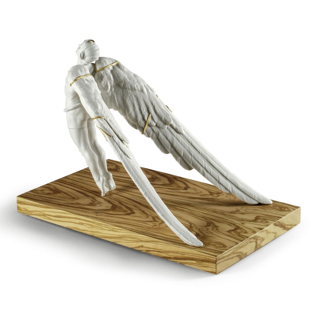 Sculptura din portelan Icarus by Ernest Massuet - LLADRO Sculptura din portelan Icarus by Ernest Massuet - LLADRO