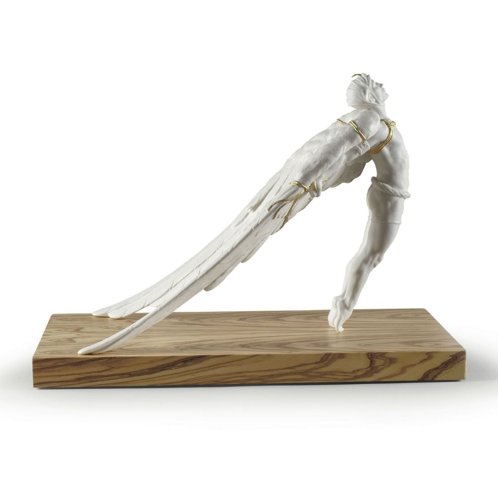 Sculptura din portelan Icarus by Ernest Massuet - LLADRO Sculptura din portelan Icarus by Ernest Massuet - LLADRO
