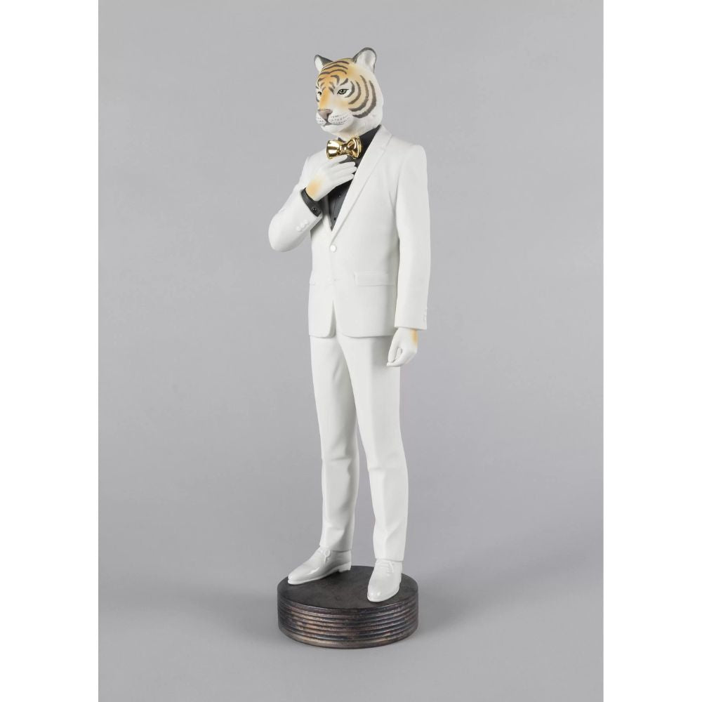 Sculptura din portelan Tiger Man by Marco Antonio Nogueron - LLADRO Sculptura din portelan Tiger Man by Marco Antonio Nogueron - LLADRO