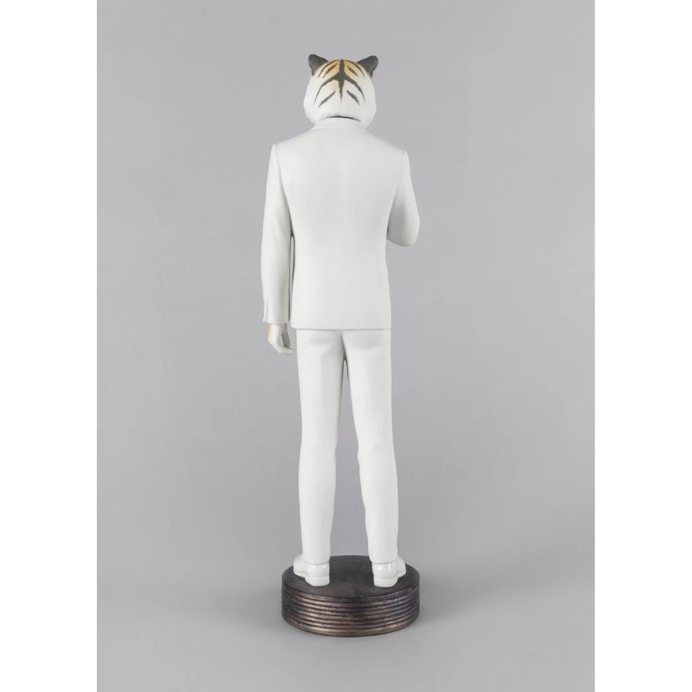 Sculptura din portelan Tiger Man by Marco Antonio Nogueron - LLADRO Sculptura din portelan Tiger Man by Marco Antonio Nogueron - LLADRO