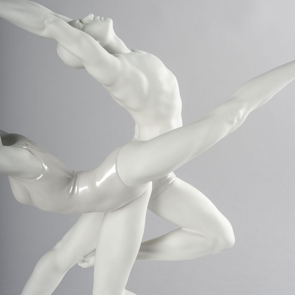 Sculptura The Art of Movement Dancers by Jose Luis Santes - LLADRO Sculptura The Art of Movement Dancers by Jose Luis Santes - LLADRO