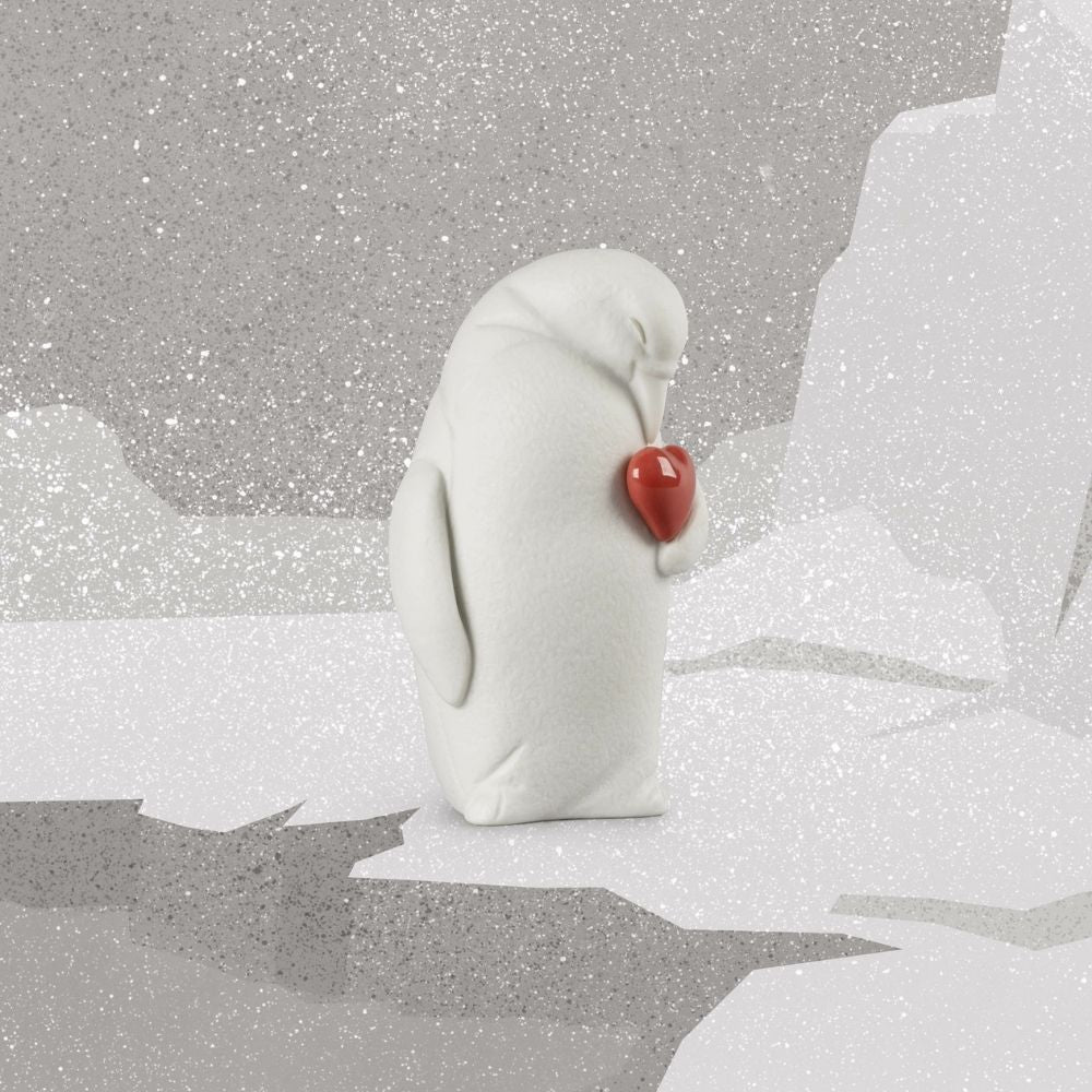 Figurina din portelan, Colby - Protective Penguin by Virginia Gonzalez - LLADRO Figurina din portelan, Colby - Protective Penguin by Virginia Gonzalez - LLADRO