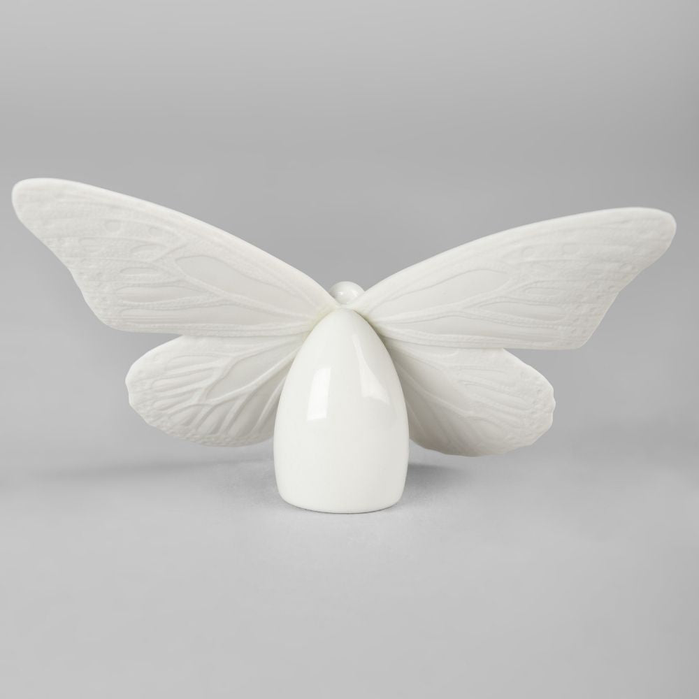 Sculptura fluture din portelan, by Dept. Diseno y Decoracion - LLADRO Sculptura fluture din portelan, by Dept. Diseno y Decoracion - LLADRO