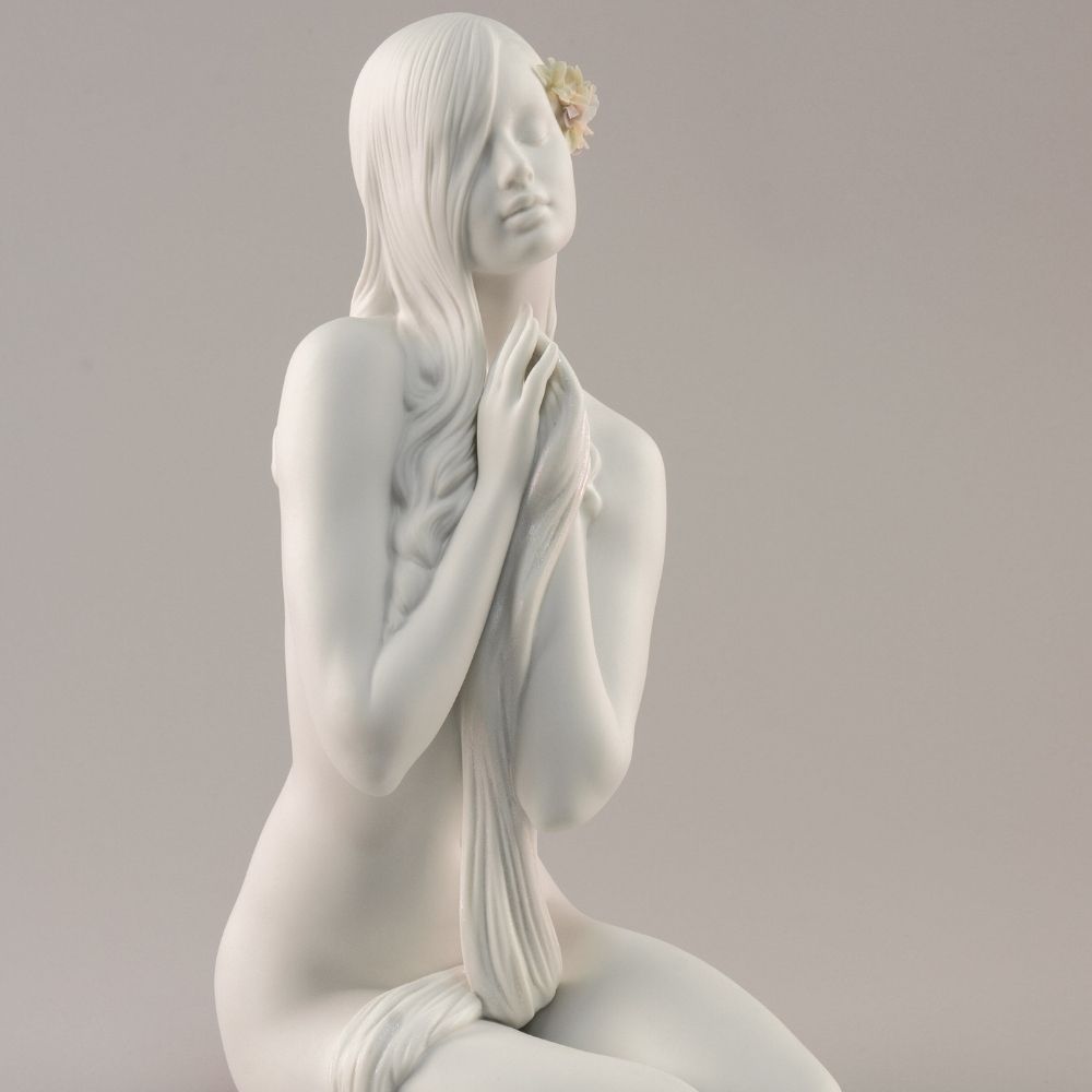 Sculptura din portelan Inner Peace Woman by Ernest Massuet - LLADRO Sculptura din portelan Inner Peace Woman by Ernest Massuet - LLADRO