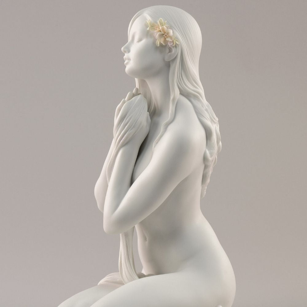 Sculptura din portelan Inner Peace Woman by Ernest Massuet - LLADRO Sculptura din portelan Inner Peace Woman by Ernest Massuet - LLADRO