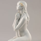 Sculptura din portelan Inner Peace Woman by Ernest Massuet - LLADRO Sculptura din portelan Inner Peace Woman by Ernest Massuet - LLADRO