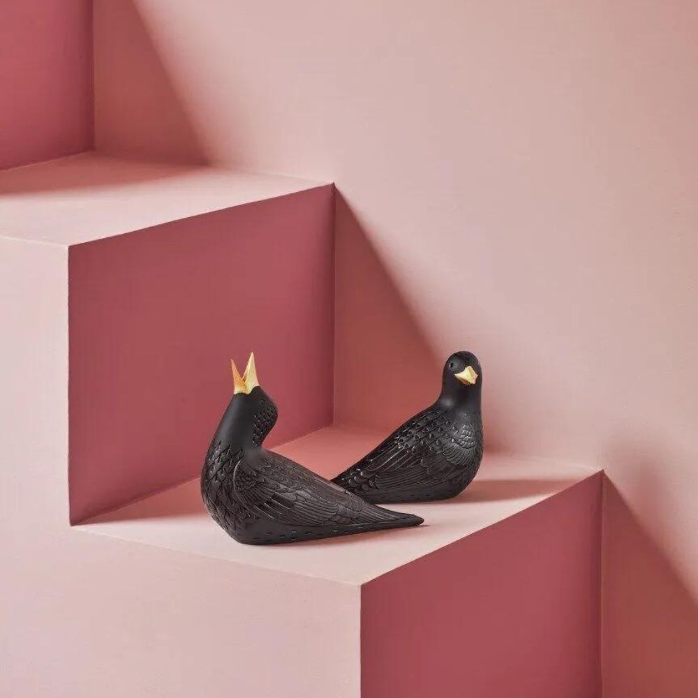 Sculptura din portelan, Black Starling I by Dept. Diseno y Decoracion - LLADRO Sculptura din portelan, Black Starling I by Dept. Diseno y Decoracion - LLADRO