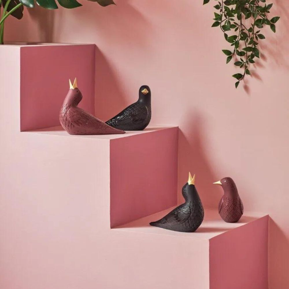 Sculptura din portelan, Black Starling I by Dept. Diseno y Decoracion - LLADRO Sculptura din portelan, Black Starling I by Dept. Diseno y Decoracion - LLADRO