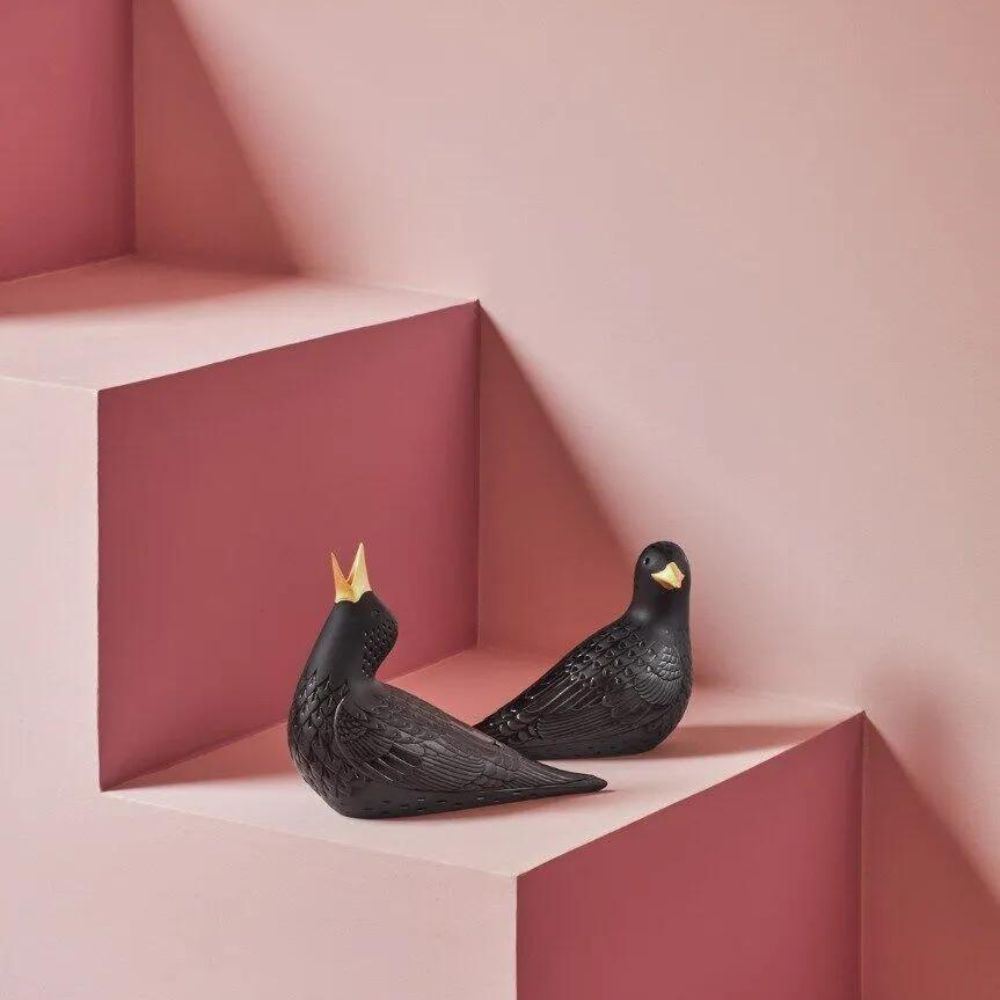 Sculptura din portelan, Black Starling II by Dept. Diseno y Decoracion - LLADRO Sculptura din portelan, Black Starling II by Dept. Diseno y Decoracion - LLADRO