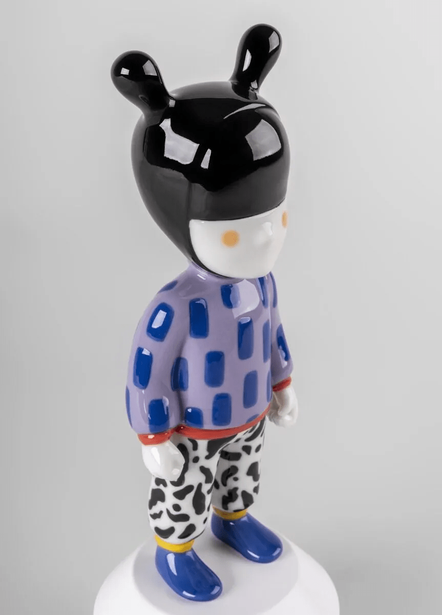 Sculptura din portelan, 30 cm, The Guest by Camille Walala - LLADRO Sculptura din portelan, 30 cm, The Guest by Camille Walala - LLADRO