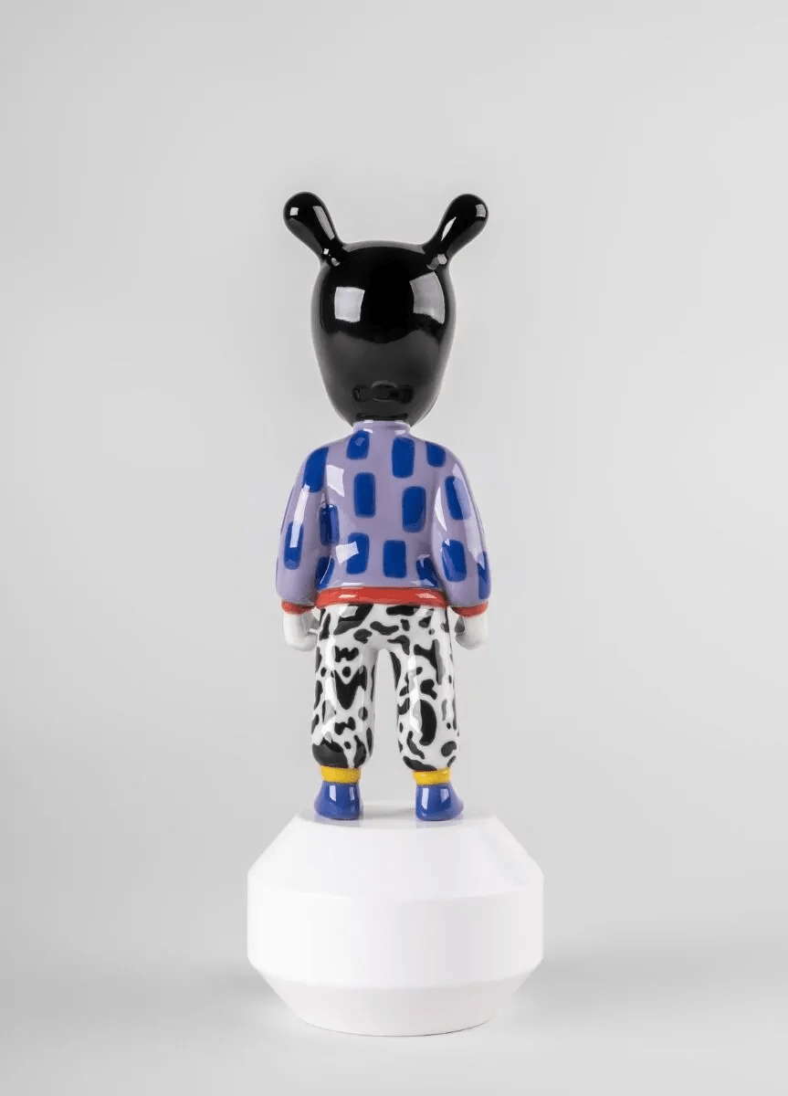 Sculptura din portelan, 30 cm, The Guest by Camille Walala - LLADRO Sculptura din portelan, 30 cm, The Guest by Camille Walala - LLADRO