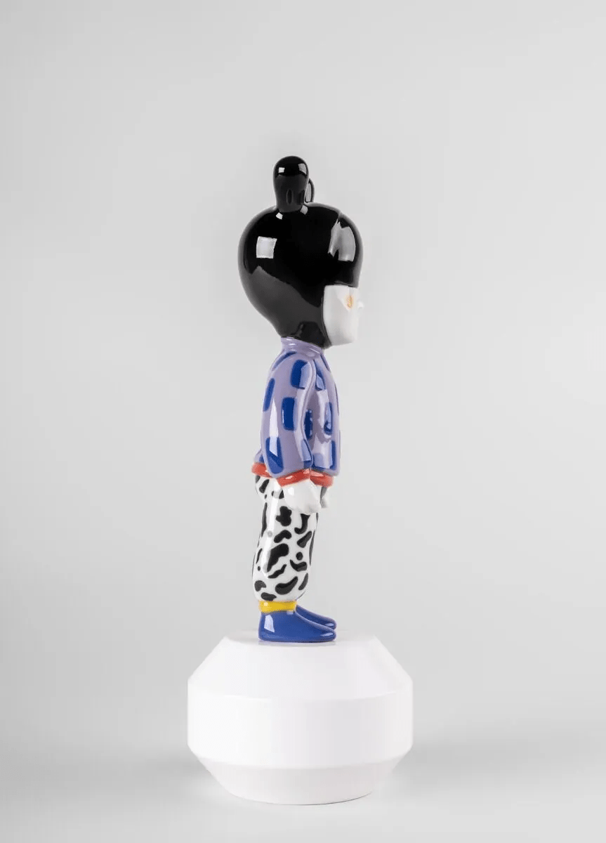 Sculptura din portelan, 30 cm, The Guest by Camille Walala - LLADRO Sculptura din portelan, 30 cm, The Guest by Camille Walala - LLADRO