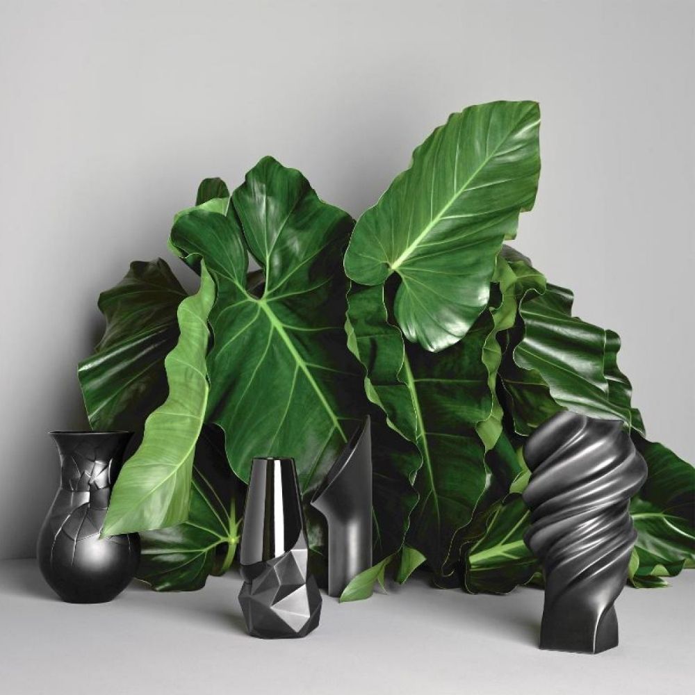 Vaza neagra din portelan, 32 cm, Squall Black Mat by Cedric Ragot - ROSENTHAL Vaza neagra din portelan, 32 cm, Squall Black Mat by Cedric Ragot - ROSENTHAL