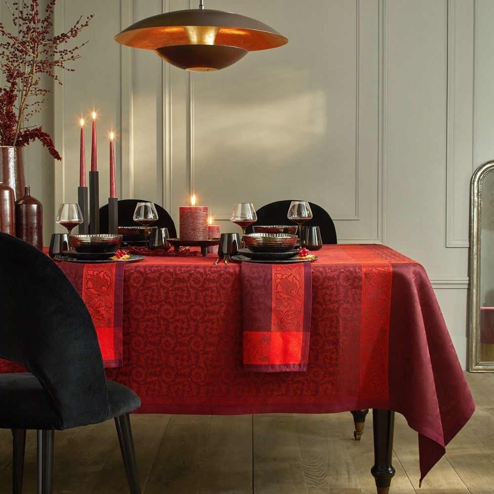 Fata de masa 175 x 250 cm, rosu, Ottoman Burgundy - JACQUARD FRANCAIS Fata de masa 175 x 250 cm, rosu, Ottoman Burgundy - JACQUARD FRANCAIS