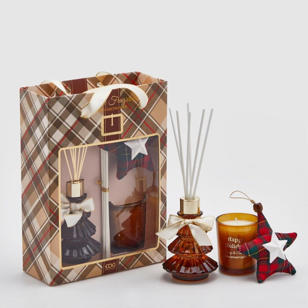 Set difuzor parfum camera 70 ml si lumanare, Pino Agrumi, maro - SIMONA'S Christmas Set difuzor parfum camera 70 ml si lumanare, Pino Agrumi, maro - SIMONA'S Christmas