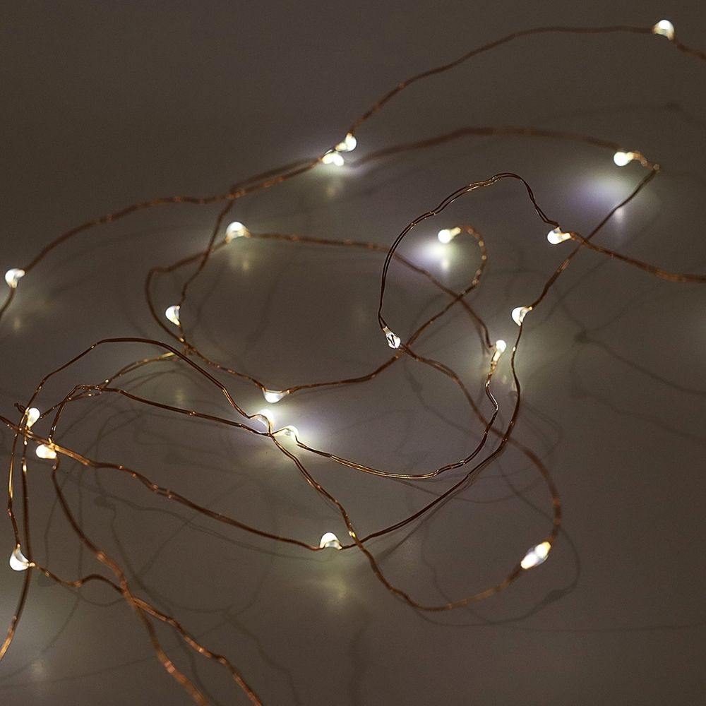 Instalatie cu 100 leduri - lumina alba, cu baterie, cupru - SIMONA'S Christmas Instalatie cu 100 leduri - lumina alba, cu baterie, cupru - SIMONA'S Christmas