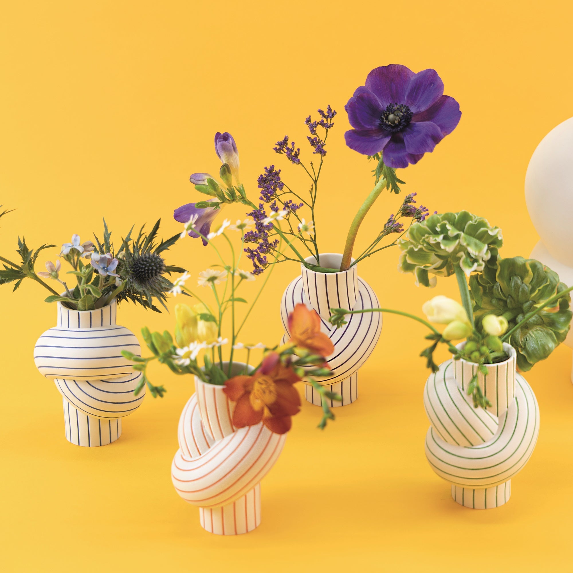 Vaza din portelan, 12 cm, Node Stripes Mango by Martin Hirth - ROSENTHAL Vaza din portelan, 12 cm, Node Stripes Mango by Martin Hirth - ROSENTHAL