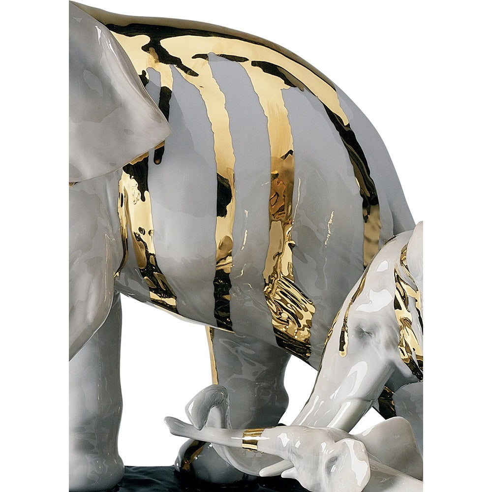Sculptura din portelan, Elephants on Black Rock by Dept. Diseno y Decoracion - LLADRO Sculptura din portelan, Elephants on Black Rock by Dept. Diseno y Decoracion - LLADRO
