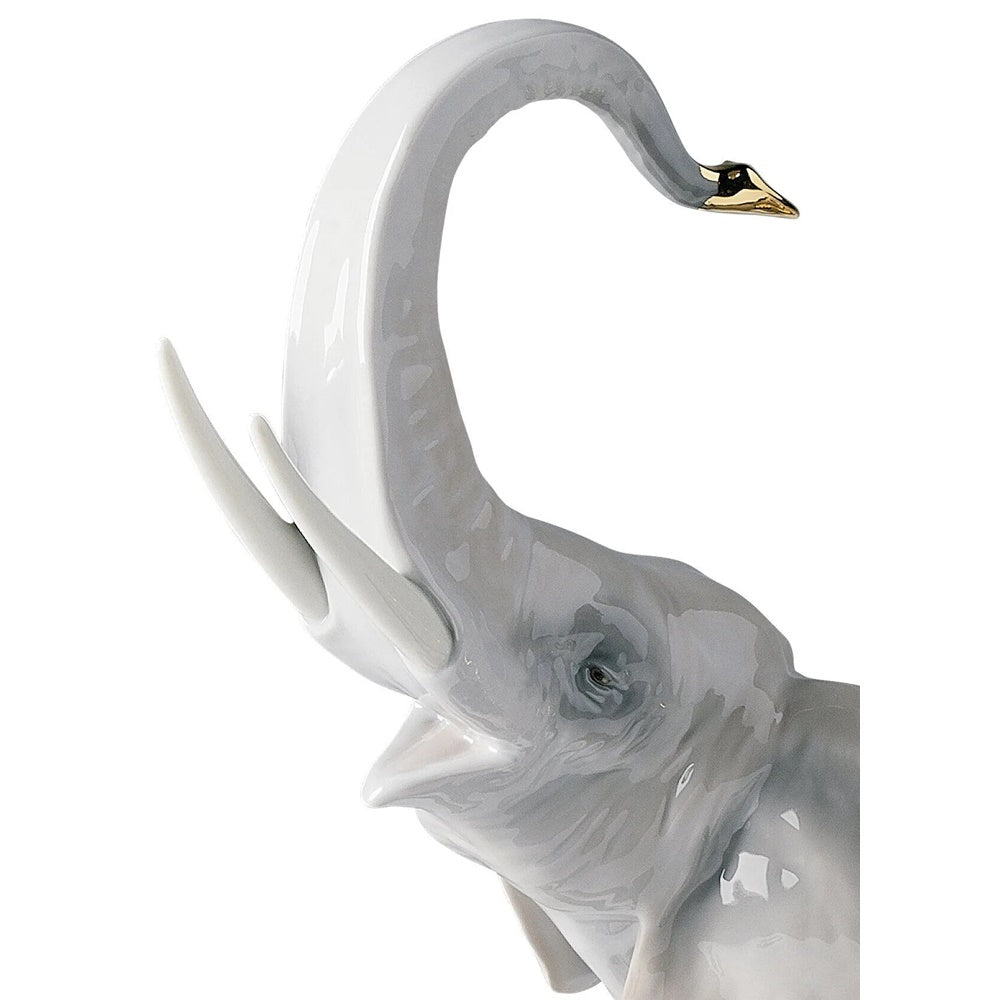 Sculptura din portelan, Elephants on Black Rock by Dept. Diseno y Decoracion - LLADRO Sculptura din portelan, Elephants on Black Rock by Dept. Diseno y Decoracion - LLADRO