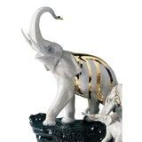 Sculptura din portelan, Elephants on Black Rock by Dept. Diseno y Decoracion - LLADRO Sculptura din portelan, Elephants on Black Rock by Dept. Diseno y Decoracion - LLADRO