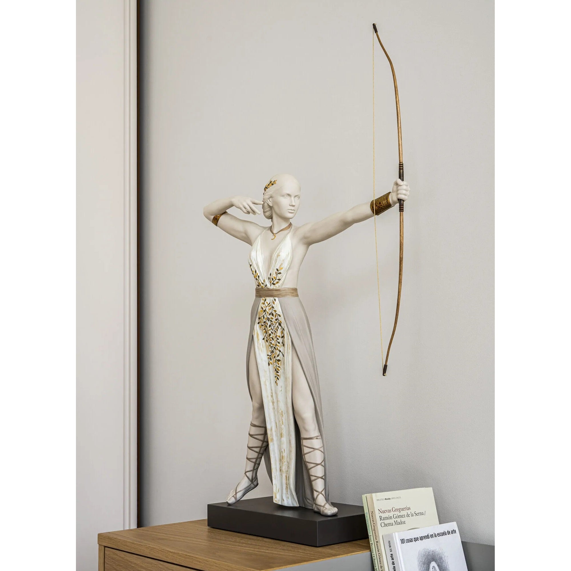 Sculptura din portelan, Diana by Ernest Massuet - LLADRO Sculptura din portelan, Diana by Ernest Massuet - LLADRO