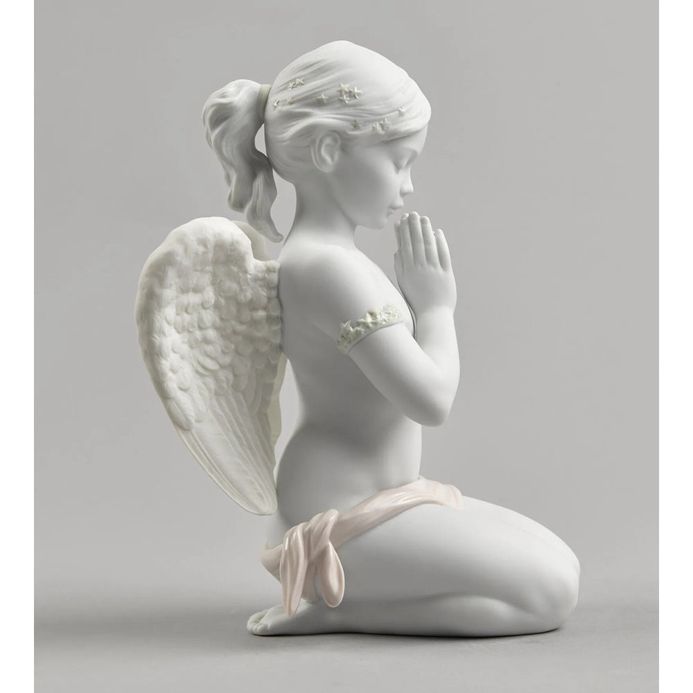 Sculptura din portelan, Heavenly Prayer Angel by Ernest Massuet - LLADRO Sculptura din portelan, Heavenly Prayer Angel by Ernest Massuet - LLADRO