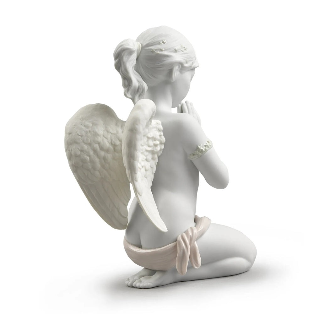 Sculptura din portelan, Heavenly Prayer Angel by Ernest Massuet - LLADRO Sculptura din portelan, Heavenly Prayer Angel by Ernest Massuet - LLADRO
