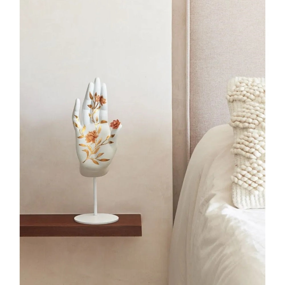 Sculptura din portelan, Protection Mudra by Dept. Diseno y Decoracion - LLADRO Sculptura din portelan, Protection Mudra by Dept. Diseno y Decoracion - LLADRO