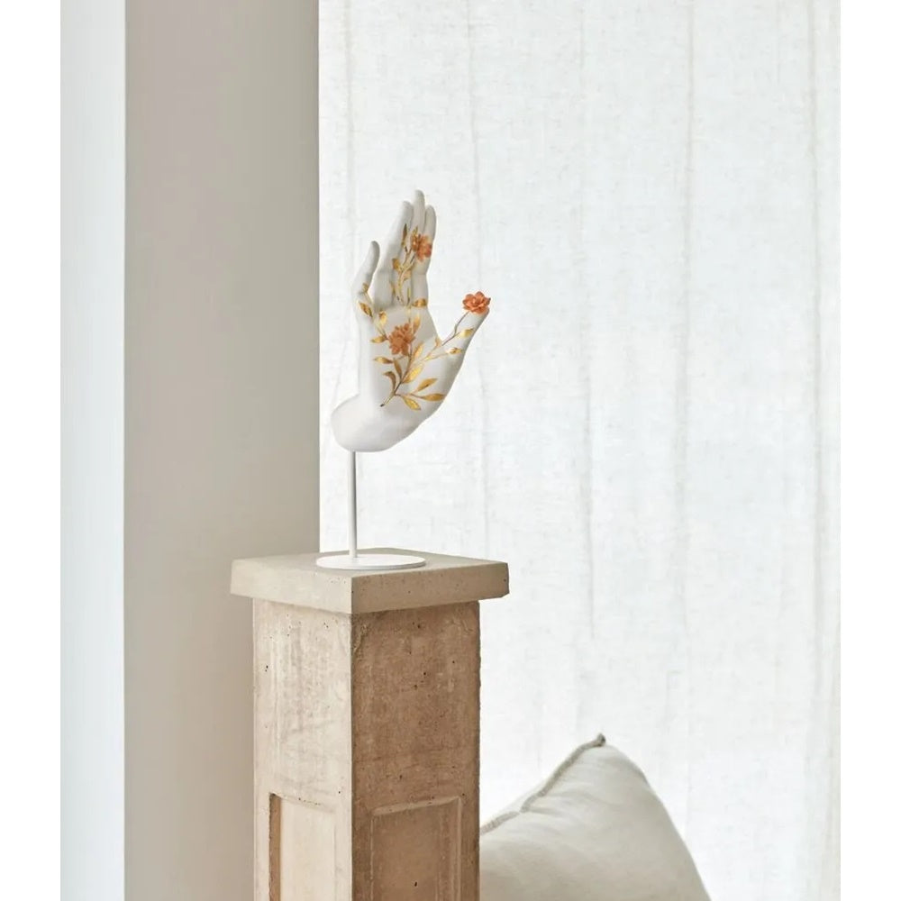 Sculptura din portelan, Protection Mudra by Dept. Diseno y Decoracion - LLADRO Sculptura din portelan, Protection Mudra by Dept. Diseno y Decoracion - LLADRO