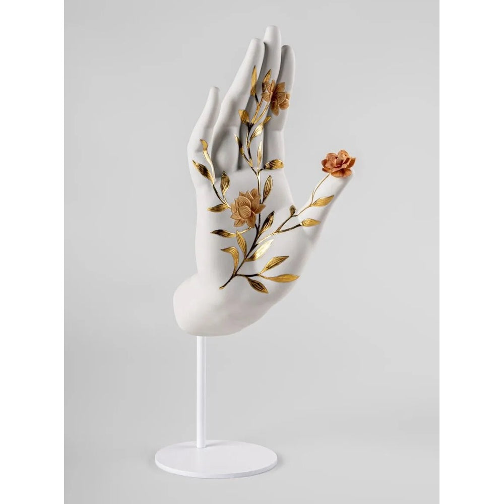 Sculptura din portelan, Protection Mudra by Dept. Diseno y Decoracion - LLADRO Sculptura din portelan, Protection Mudra by Dept. Diseno y Decoracion - LLADRO