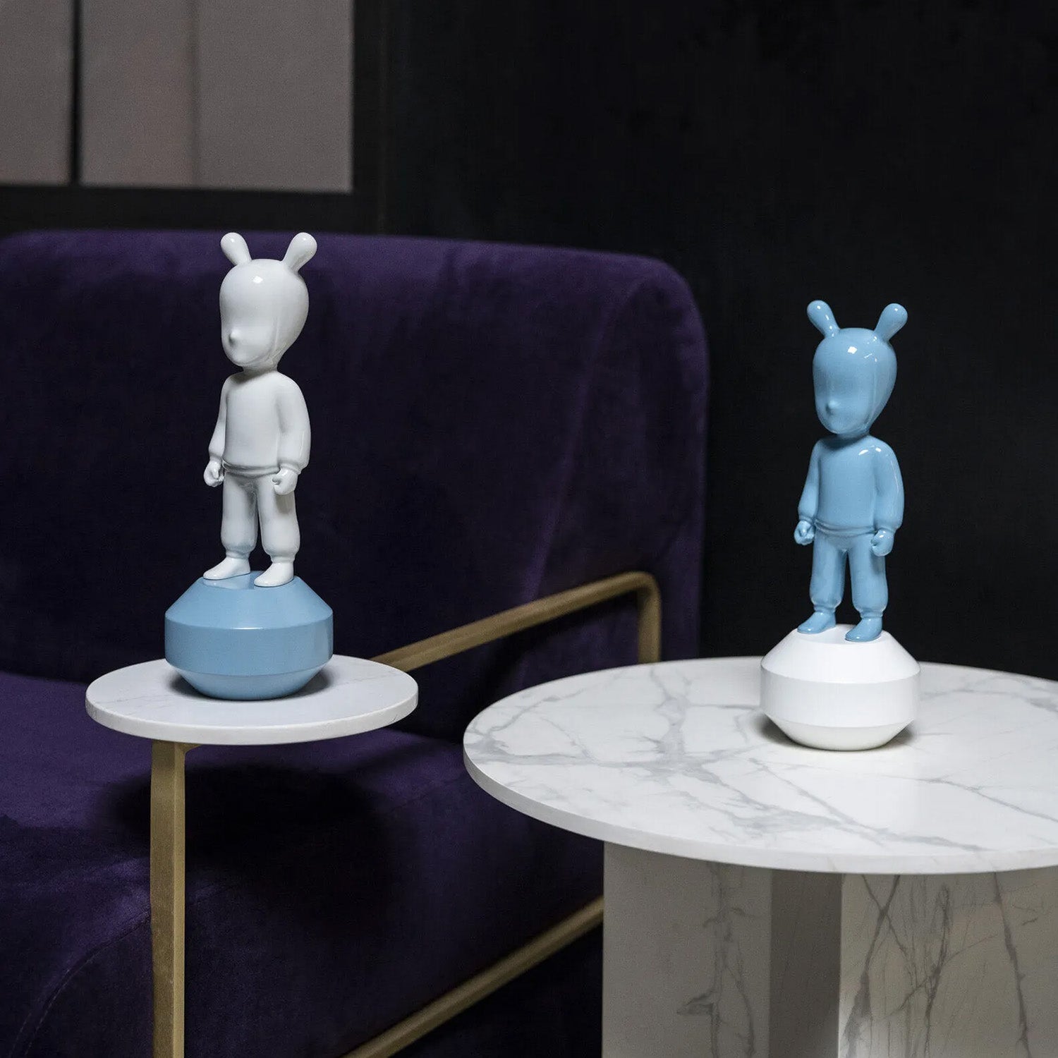 Sculptura din portelan, 30 cm, The Blue Guest by Jaime Hayon - LLADRO Sculptura din portelan, 30 cm, The Blue Guest by Jaime Hayon - LLADRO